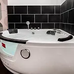 Apartment Jacuzzi Prive, Terrasse, *